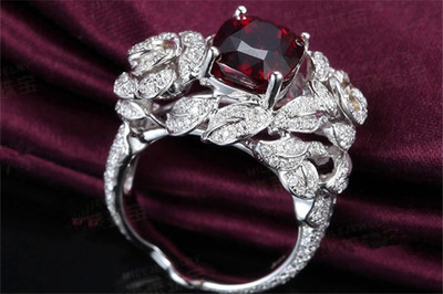 米萊珠寶白18K金5.01克拉石榴石鉆石戒指 奢華與優(yōu)雅的完美融合